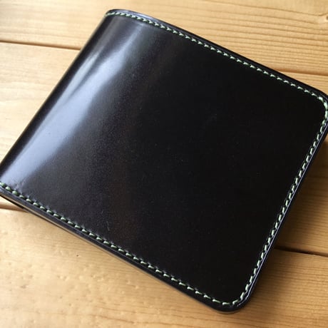 オイルコードバン黒×ルガトショルダーグリーン 二つ折り財布 小銭入れなし