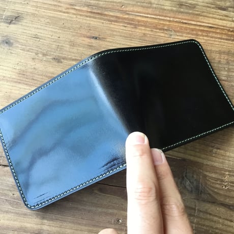 オイルコードバン黒×ルガトショルダーグリーン 二つ折り財布 小銭入れあり