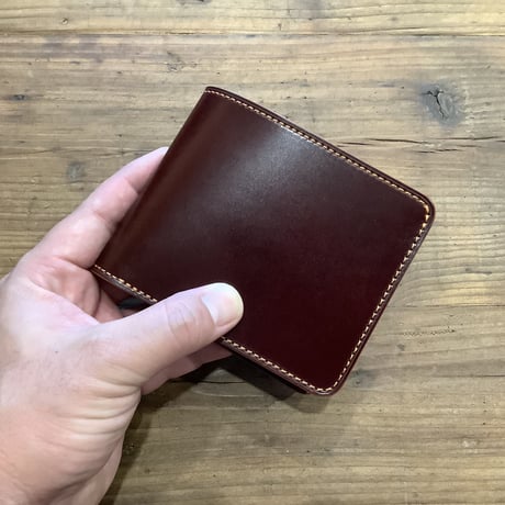 オイルコードバンバーガンディ×ルガトショルダーワイン 二つ折り財布 小銭入れあり