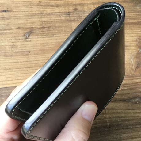 オイルコードバン黒×ルガトショルダーグリーン 二つ折り財布 小銭入れあり
