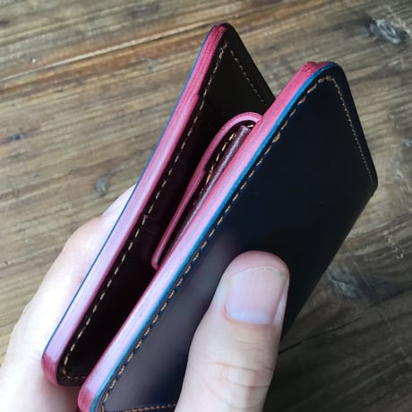 ネイビーオイルコードバン×ルガトショルダーワイン 二つ折り財布 小銭入れあり