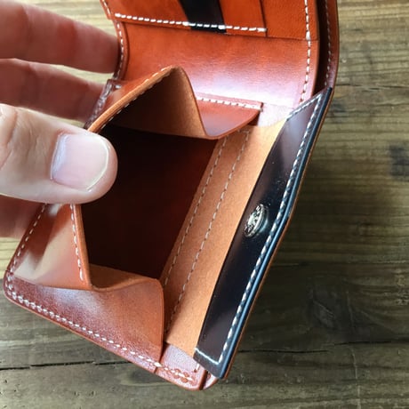 オイルコードバン黒×ルガトショルダーオレンジ 二つ折り財布 小銭入れあり