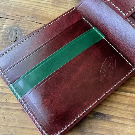 オイルコードバングリーン×ルガトショルダーワイン 二つ折り財布 小銭入れあり