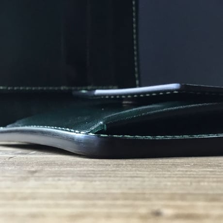 オイルコードバン黒×ルガトショルダーグリーン 二つ折り財布 小銭入れあり