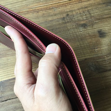 オリーブコードバン×ルガトショルダーワイン 二つ折り財布 小銭入れなし
