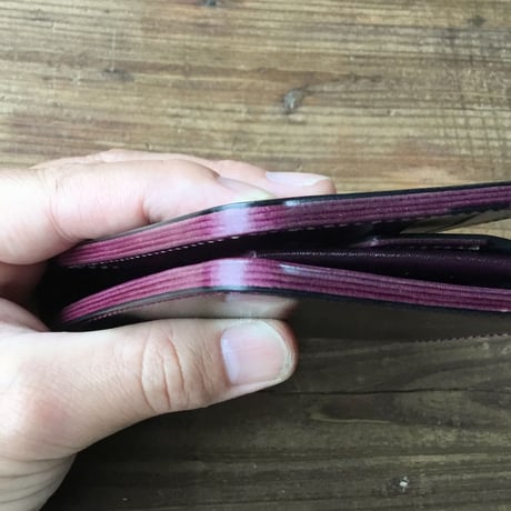 オイルコードバン黒×ルガトショルダーパープル 二つ折り財布 小銭入れあり