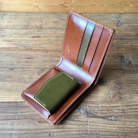 オリーブコードバン×ルガトショルダーブラウン 二つ折り財布 小銭入れあり