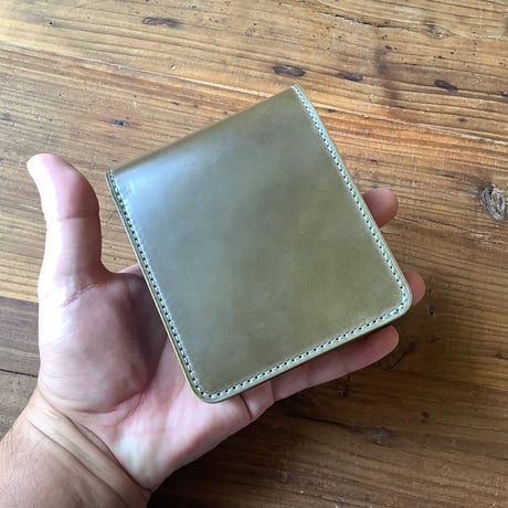オイルコードバンオリーブ×ルガトショルダー　ダークブラウン 二つ折り財布 小銭入れあり