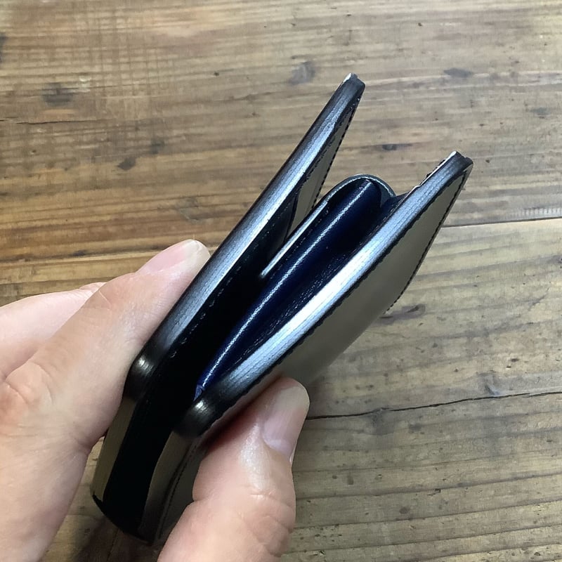 コードバン黒×ルガトショルダーネイビー 二つ折り財布 小銭入れあり