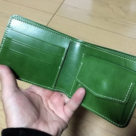 ライトブラウンコードバン×グリーン牛革 二つ折り財布 小銭入れあり