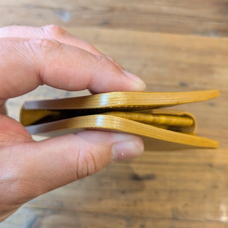 ルガトショルダーイエロー  二つ折り財布  小銭入れあり