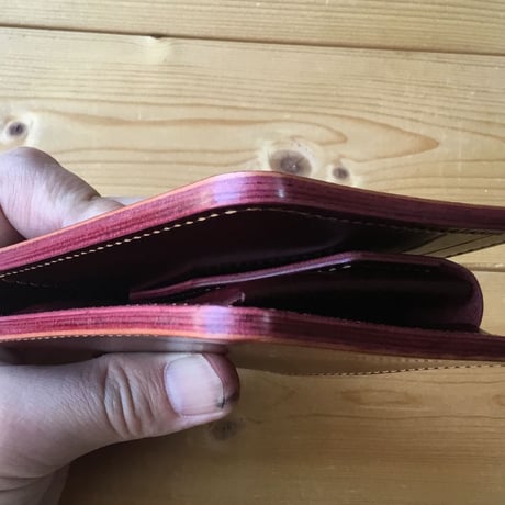 ブラウンオイルコードバン×ルガトショルダーワイン 二つ折り財布 小銭入れあり