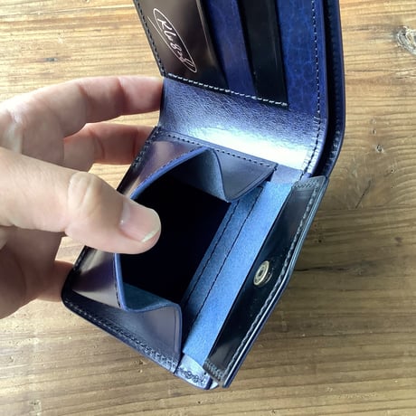 オイルコードバン黒×ルガトショルダーネイビー 二つ折り財布 小銭入れあり