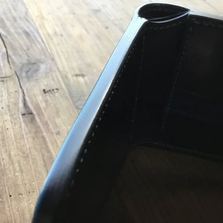 ネイビーオイルコードバン×ルガトショルダー黒 二つ折り財布 小銭入れなし