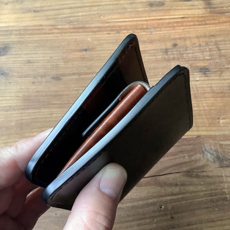 オイルコードバン黒×ルガトショルダーブラウン 二つ折り財布、小銭入れあり