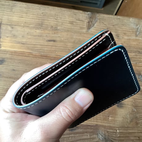 総手縫い オイルコードバンネイビー×ルガトショルダー　ダークブラウン 二つ折り財布 小銭入れあり