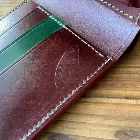 オイルコードバングリーン×ルガトショルダーワイン 二つ折り財布 小銭入れあり