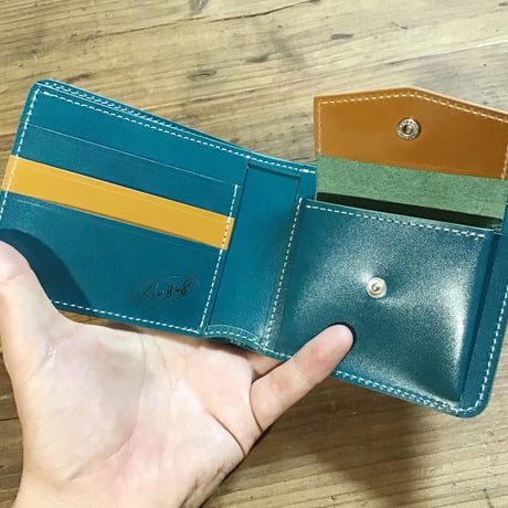 ライトブラウンコードバン×ルガトショルダー琉球ブルー 二つ折り財布 小銭入れあり