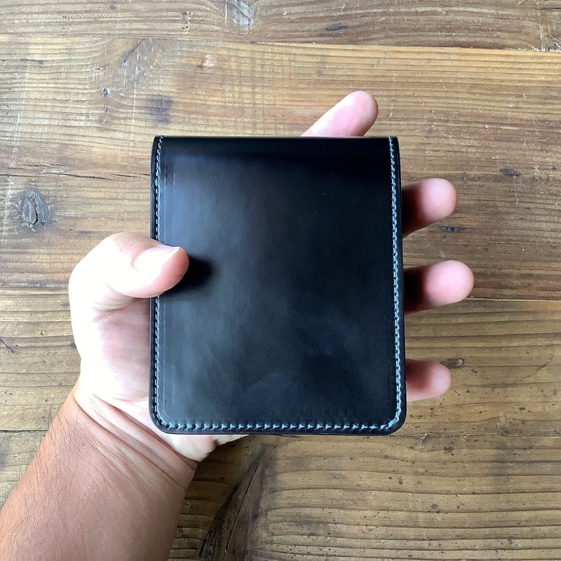 コードバン黒×ルガトショルダーネイビー 二つ折り財布 小銭入れあり