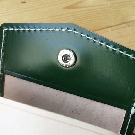 コードバングリーン×ナチュラル牛革 二つ折り財布 小銭入れあり