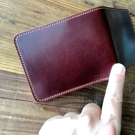 オイルコードバンバーガンディ×ルガトショルダーワイン 二つ折り財布 小銭入れあり