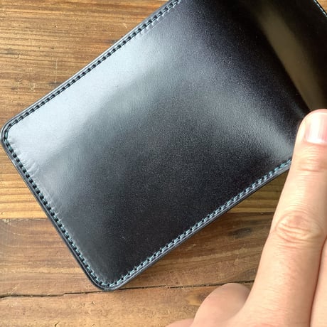 オイルコードバン黒×ルガトショルダーネイビー 二つ折り財布 小銭入れあり