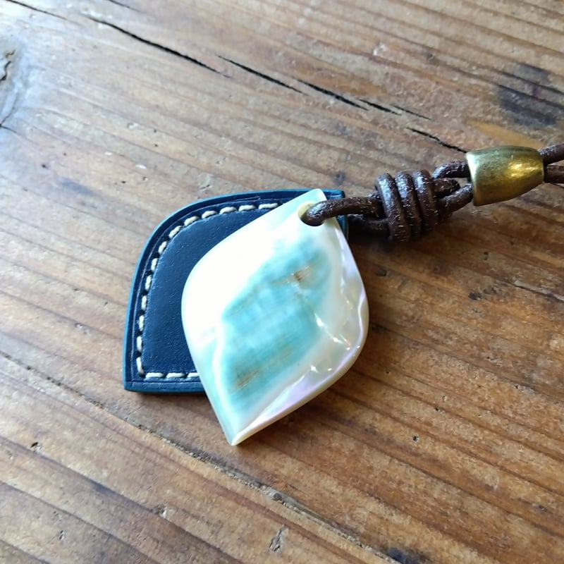 夜光貝 ネックレス コードバンネイビー×サドル | keywest828