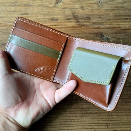 オリーブコードバン×ルガトショルダーブラウン 二つ折り財布 小銭入れあり