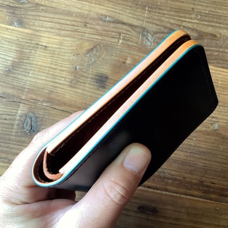 ネイビーオイルコードバン×ルガトショルダーブラウン 二つ折り財布 小銭入れなし