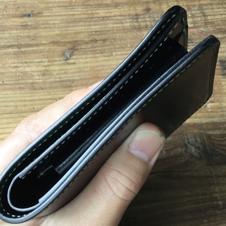 オイルコードバン黒×ルガトショルダーグリーン 二つ折り財布 小銭入れあり