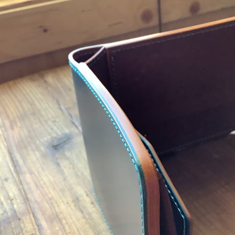 オイルコードバンネイビー×ルガトショルダーブラウン 二つ折り財布 小銭入れあり