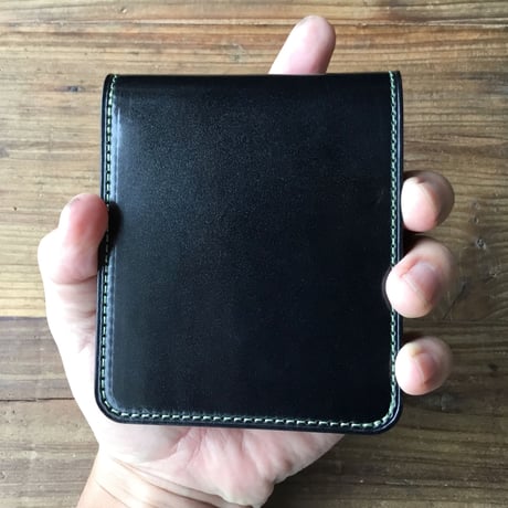 オイルコードバン黒×ルガトショルダーグリーン 二つ折り財布 小銭入れあり