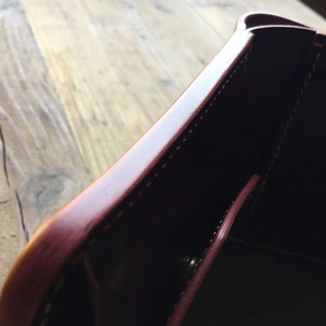 オイルコードバンコニャック×ルガトショルダーワイン 二つ折り財布 小銭入れあり