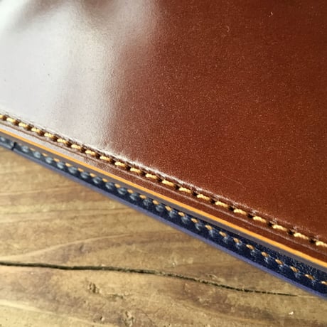 オイルコードバンコニャック×ルガトショルダーネイビー 二つ折り財布 小銭入れあり