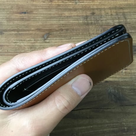 ライトブラウンコードバン×ルガトショルダーグリーン&ライトブラウン 二つ折り財布 小銭入れ無し
