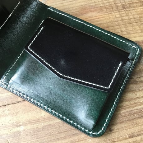 オイルコードバン黒×ルガトショルダーグリーン 二つ折り財布 小銭入れあり