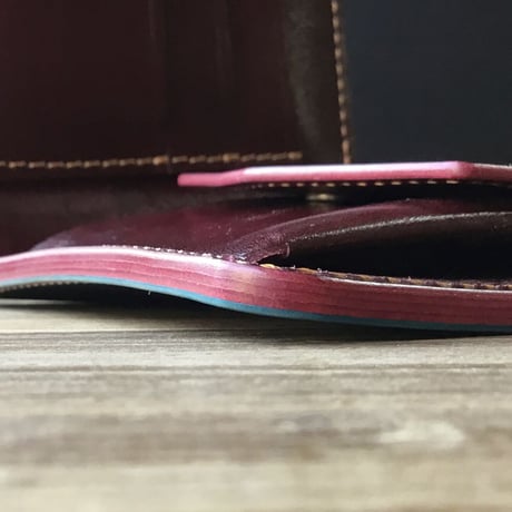 ネイビーオイルコードバン×ルガトショルダーワイン 二つ折り財布 小銭入れあり
