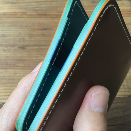 オイルコードバンコニャック×ルガトショルダー琉球ブルー 二つ折り財布 小銭入れなし