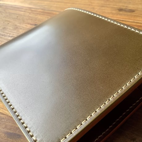 オリーブコードバン×ルガトショルダーブラウン 二つ折り財布 小銭入れあり