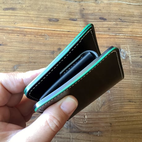 ルガトショルダーグリーン　深緑×オイルレザー 黒　 二つ折り財布  小銭入れあり