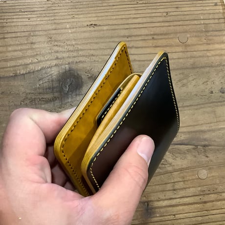 オイルコードバン黒×ルガトショルダーイエロー 二つ折り財布 小銭入れあり