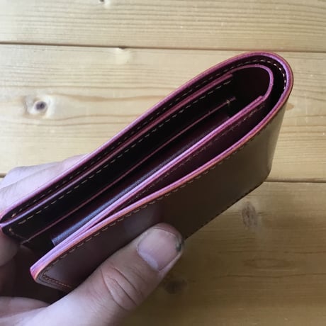 ブラウンオイルコードバン×ルガトショルダーワイン 二つ折り財布 小銭入れあり
