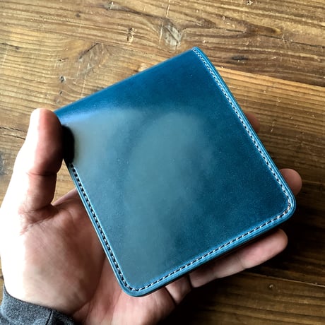 ネイビーオイルコードバン×ルガトショルダーブラウン 二つ折り財布 小銭入れなし