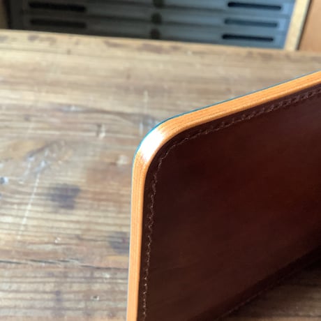 ネイビーオイルコードバン×ルガトショルダーブラウン 二つ折り財布 小銭入れなし