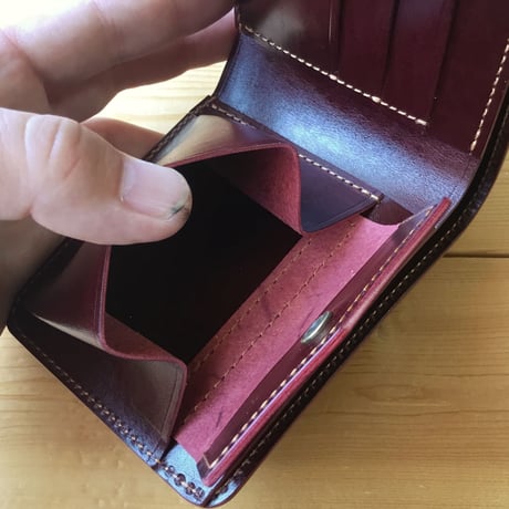 ブラウンオイルコードバン×ルガトショルダーワイン 二つ折り財布 小銭入れあり