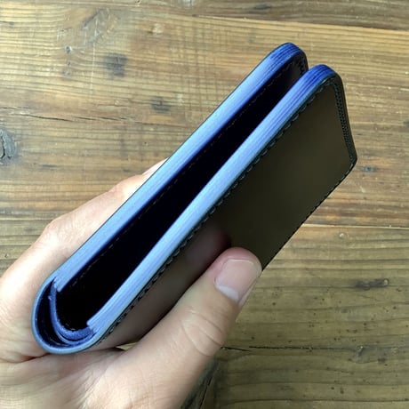 オイルコードバン黒×ルガトショルダーネイビー 二つ折り財布 小銭入れなし