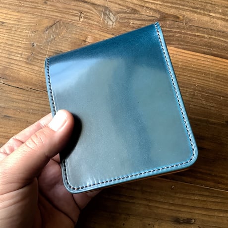 ネイビーオイルコードバン×ルガトショルダーブラウン 二つ折り財布 小銭入れなし