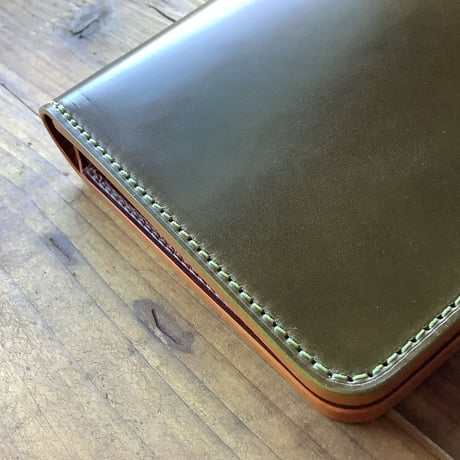 オイルコードバンオリーブ×ルガトショルダーブラウン 二つ折り財布 小銭入れなし