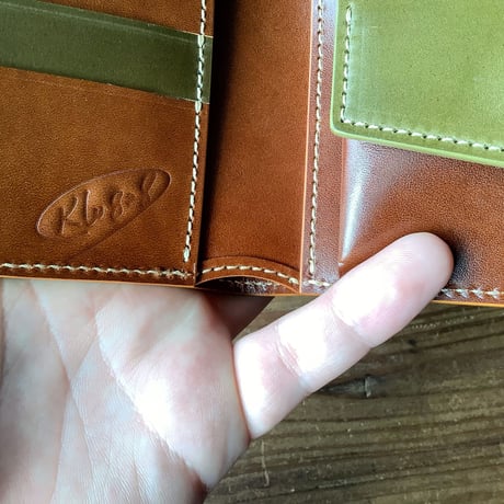 オリーブコードバン×ルガトショルダーブラウン 二つ折り財布 小銭入れあり