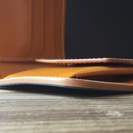 ネイビーオイルコードバン×キャメル牛革  二つ折り財布  小銭入れあり